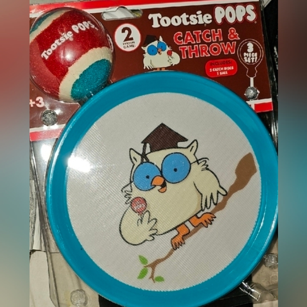 Tootsie Pops Catch & Throw Game Set + Bonus Tootsie Roll Crew Novelty Socks NWT